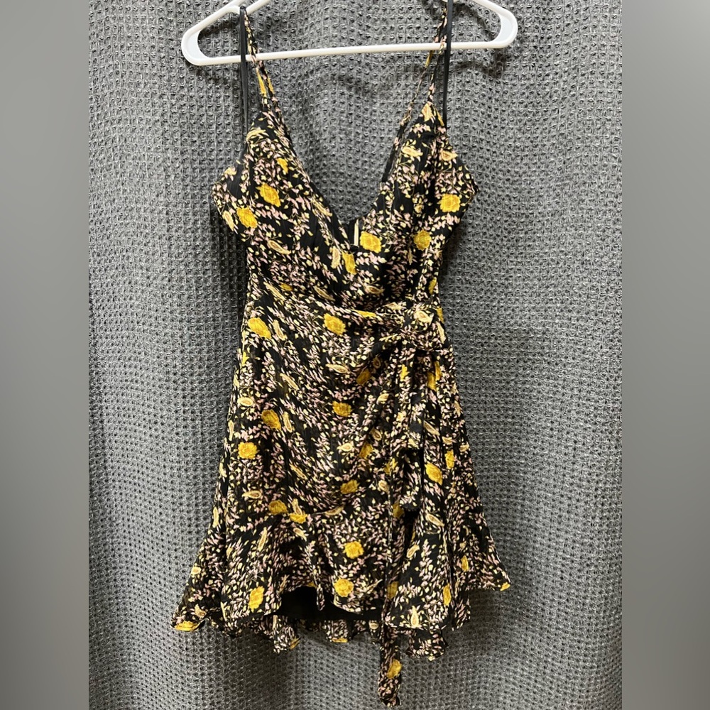 Saints + Secrets Spaghetti Strap Wrap Front Tie Back Cut-out Dress Size Large